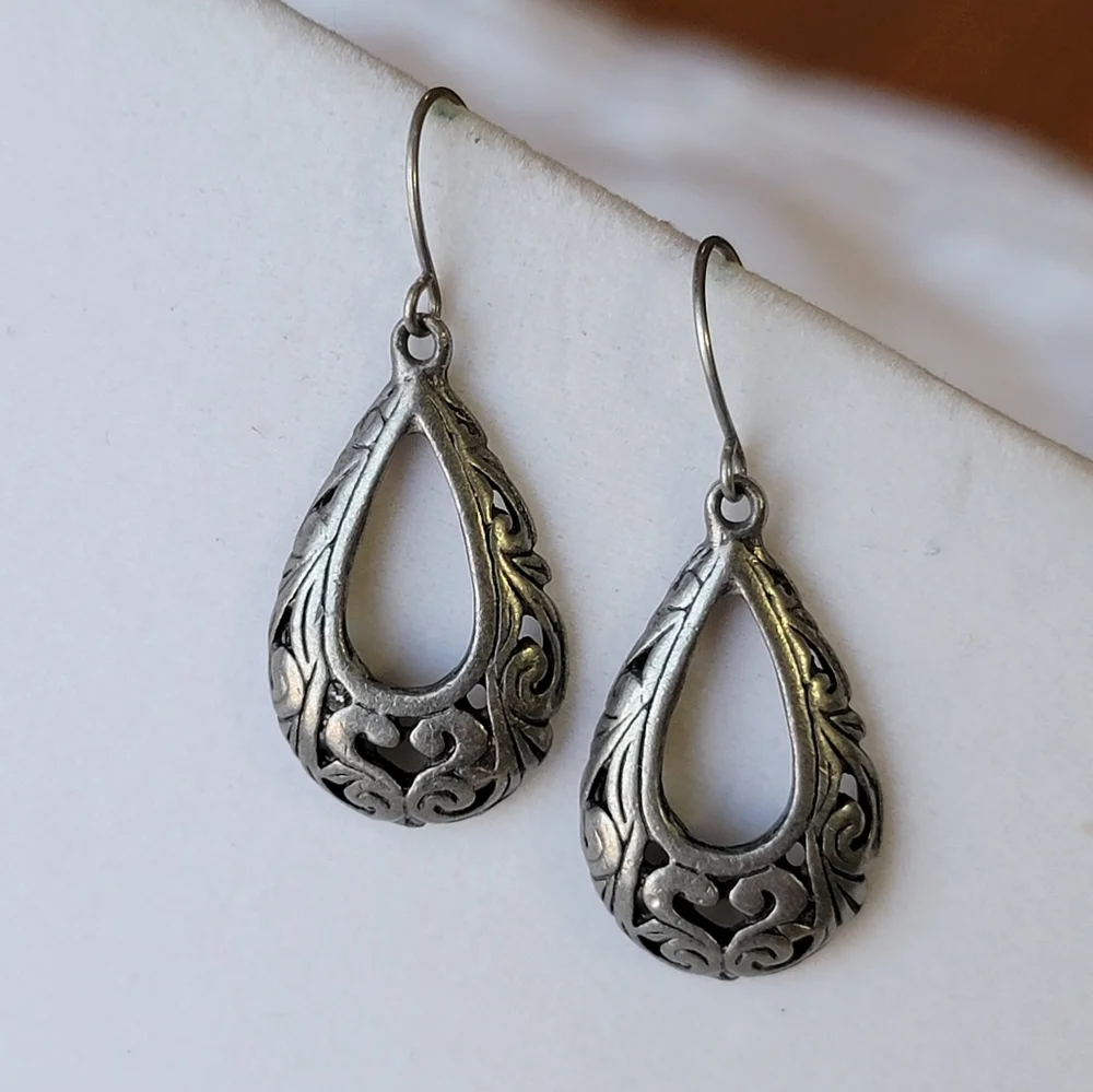 Vintage Curved Teardrop Cutout Earrings